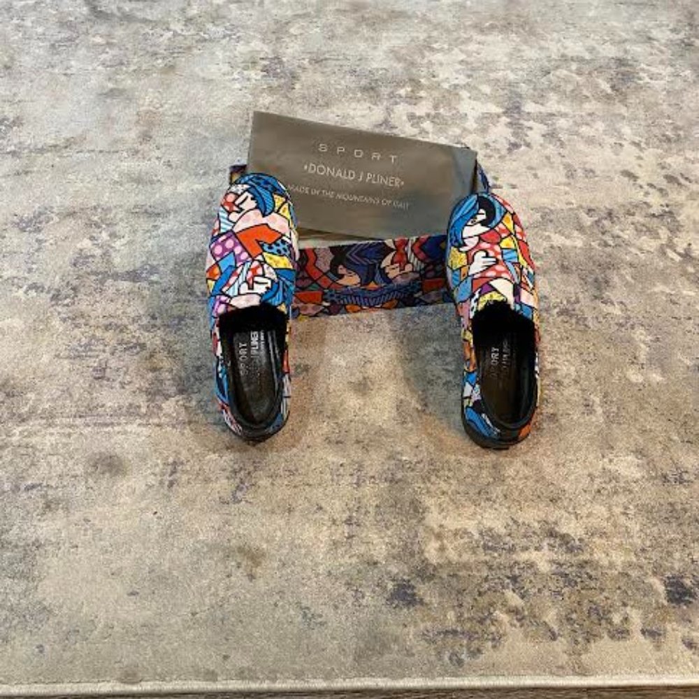 Donald J Pliner Shoes size 8 1/2 Med , great condition